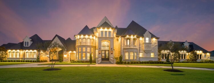 Securing Paradise: The Crucial Role of Home Watch Services for Luxury Properties 1 daniel barnes RKdLlTyjm5g unsplash scaled e1685109178310 750x291 1